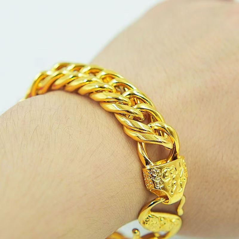 สร้อยข้อมือBoss Chain ลายTank Whip สแตนเลสเงางามสีแซนด์โกลด์ เหมาะสำหรับวันประจำและการแต่งตัวในสไตล์เฉพาะตัว