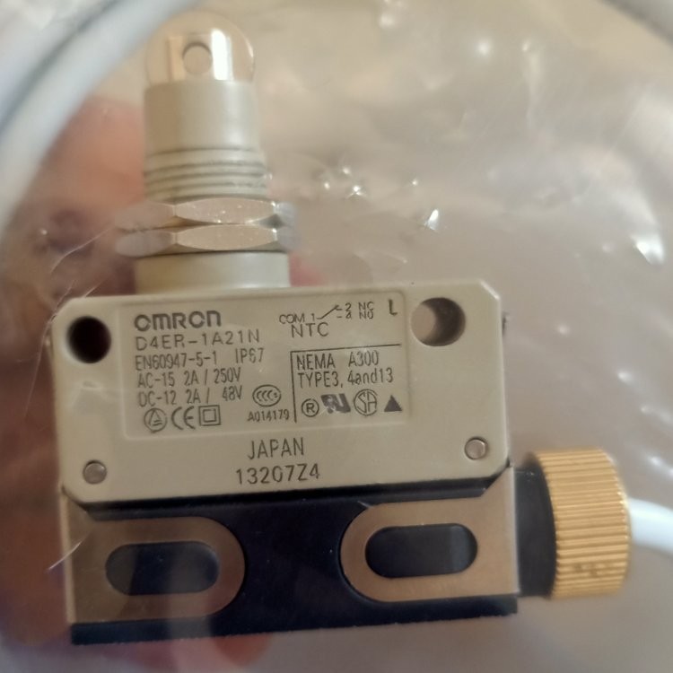 Omron Limit Switch D4MC-5020-N สวิตช์จังหวะ D4MC-5040-N ดั้งเดิม