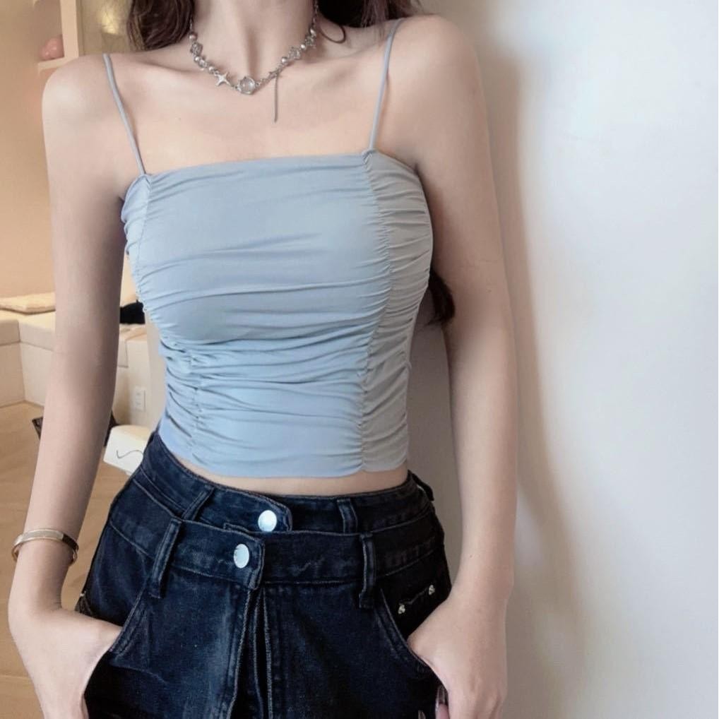 เสื้อกล้ามผู้หญิง สายเดี่ยวแบบเกาะอก ฟองน้ำเสริมทรงแบบติดถาวร เนื้อผ้าย่นไร้รอยต่อ ใส่แล้วเย็นสบาย สามารถใส่ออกนอกได้