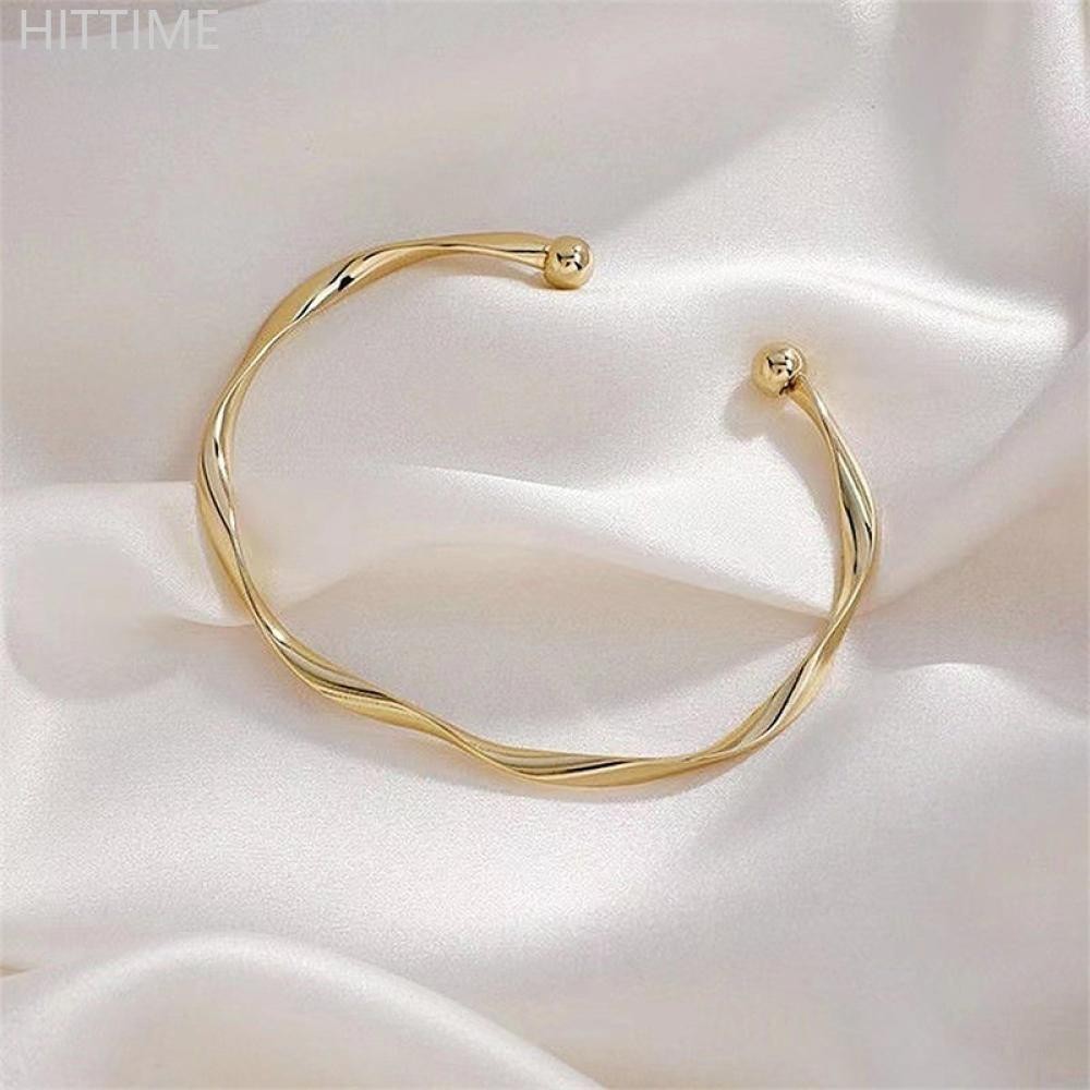 Hittime Mobius สร้อยข้อมือแฟชั่นเรียบง่าย Niche Twist สร้อยข้อมือสร้อยข้อมือแบบปรับได้เครื่องประดับสําหรับผู้หญิง B5I1
