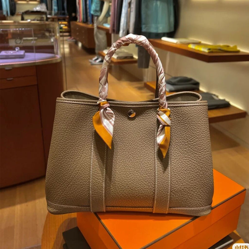 GD graden 26cn 30 cm Leather (12นิ้ว)  กระเป๋าสะพายไหล่ กระเป๋าถือ หนังแท้ ทรงโท้ท ขนาดใหญ่ จุของได้เยอะ เหมาะกับงานปาร์ตี้ในสวน สําหรับสตรี tote bag