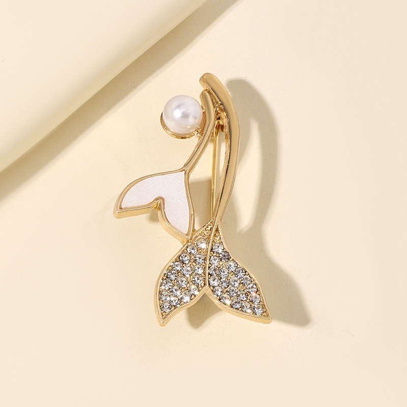 Pearl Fishtail เข็มกลัดประณีตหรูหรา Niche High-End Design Pin เกาหลีเสื้ออุปกรณ์เสริม Corsage