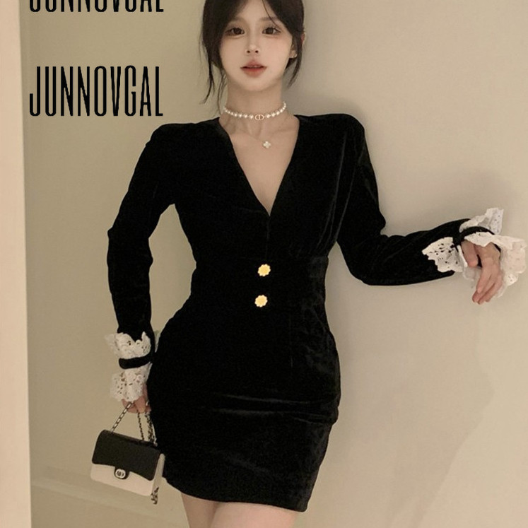 Junnovgal มินิเดรสแขนยาวคอวีผู้หญิง 2024 สไตล์ใหม่ Nipped เอวสีทึบ