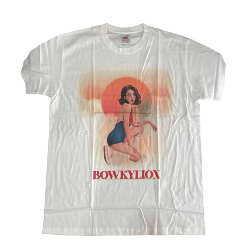 พร้อมสต็อก Shipment Bowkylion เสื้อยืดที่ระลึกแฟชั่นผ้าฝ้ายแท้รุ่นหลวม S-5XL ขนาดเต็ม Unisex การออกแบบไม่จมสบายพร้อมสต็อกจัดส่งที่รวดเร็ว
