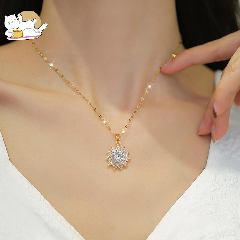 สร้อยคอจี้ดอกทานตะวันจากเหล็กเกรดการผ่าตัด ไม่อันตรายต่อผิว ออกแบบมาอย่างสวยงาม เป็นของขวัญเหมาะสำหรับงานสำคัญและงานเลี้ยง