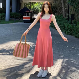 เดรสยาวทรง A-Line สีดำ แขนกุดทรงเสื้อกล้าม ผ้าเนื้อนุ่ม ยืดหยุ่นเข้ารูป เรียบๆแต่ดูแพง ใส่กับสูทได้ #8057