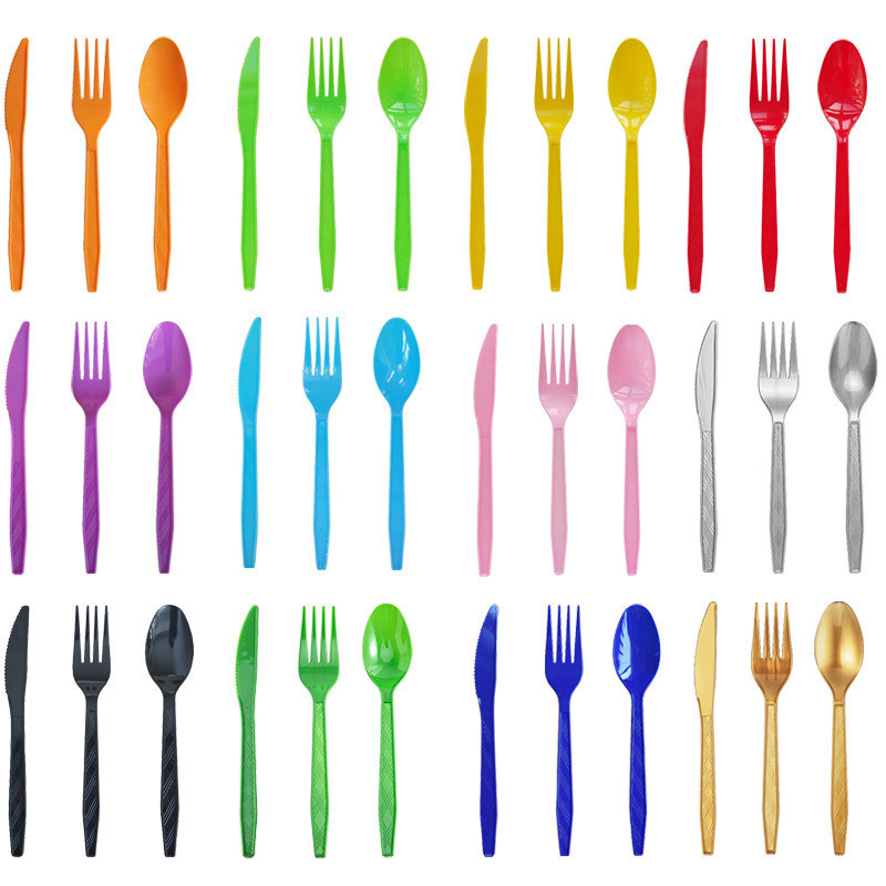10ชิ้น/เซ็ต ทิ้งมีดส้อมช้อนพลาสติกทองเงินสีขาวที่มีสีสันงานเลี้ยงวันเกิดบนโต๊ะอาหารช้อนขนาดเล็ก