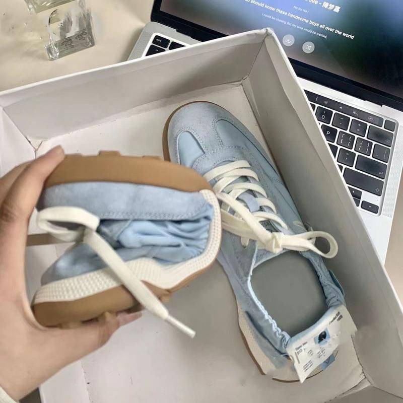 ระเบิดบัลเล่ต์ฝึกรองเท้าลูกไม้เย็บปักถักร้อยร้อยน้ำหนักเบาระบายอากาศกีฬารองเท้าสีขาวขนาดเล็ก