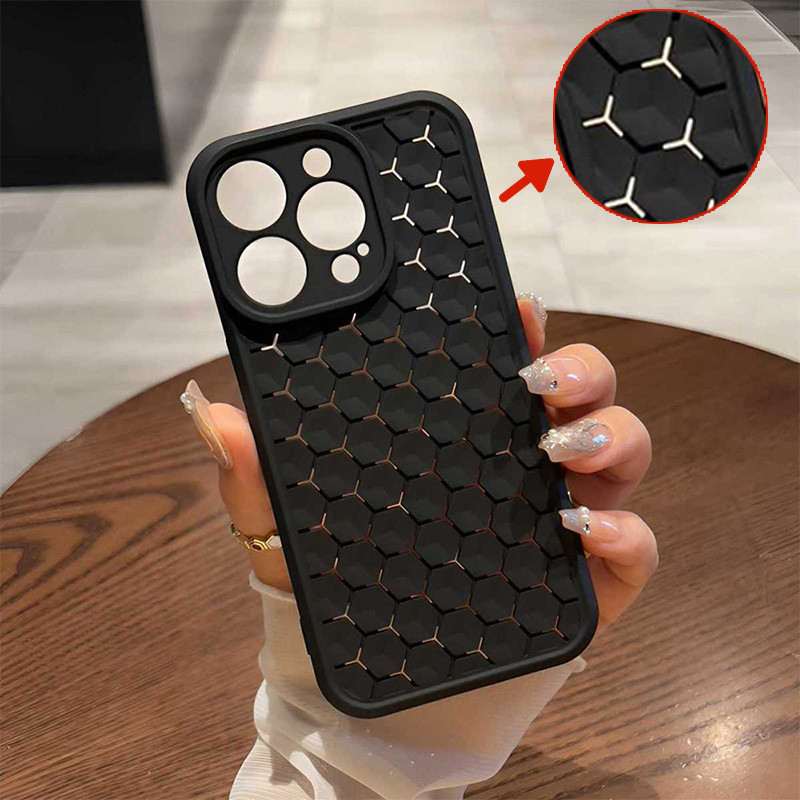 ✨ส่งจากไท❄️เคสระบายความร้อนระบายอากาศได้ดี For iPhone 11 16 15 14 13 12 Pro Max 15 Plus บางเฉียบแบบด้านตาข่ายกลวงบางปกอ่