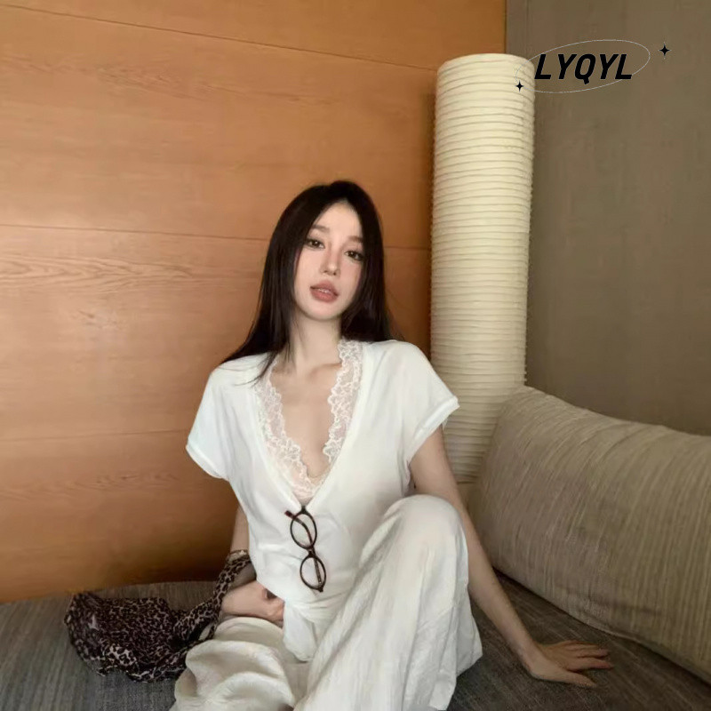 [ LYQYL ] คลังสินค้าพร้อม สูท ผู้หญิง ลูกไม้เซ็กซี่ เสื้อกั๊ก ฤดูร้อน แขนสั้นบาง เสื้อยืด เสื้อท็อป ชุดสองชิ้น