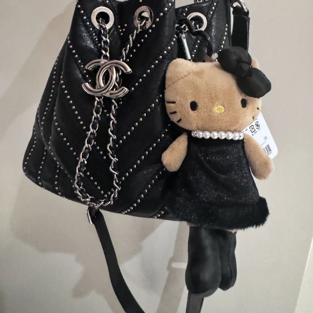 ✨KT จี้กระเป๋าจี้ HelloKitty Chanel สไตล์เลดี้หนังสีดํา Hello Kitty จี้ตุ๊กตาการ์ตูนตุ๊กตาพวงกุญแจหญิง - รูปที่ 4