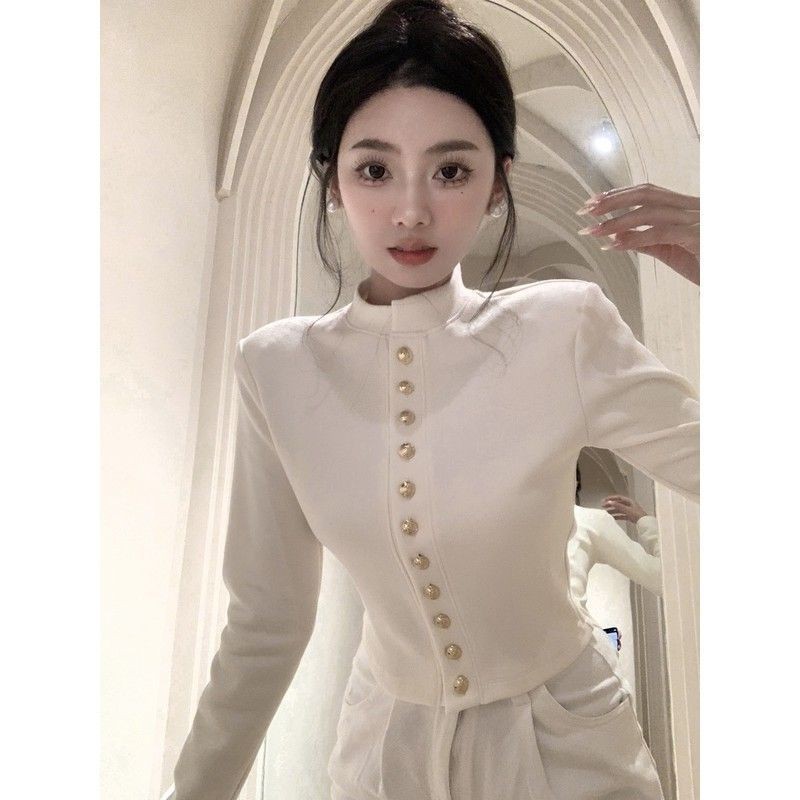 ปุ่มโลหะถักเสื้อ Bottoming ผู้หญิงฤดูใบไม้ร่วงฤดูหนาว Niche Slimmer ดูเสื้อคาร์ดิแกนอินเทรนด์