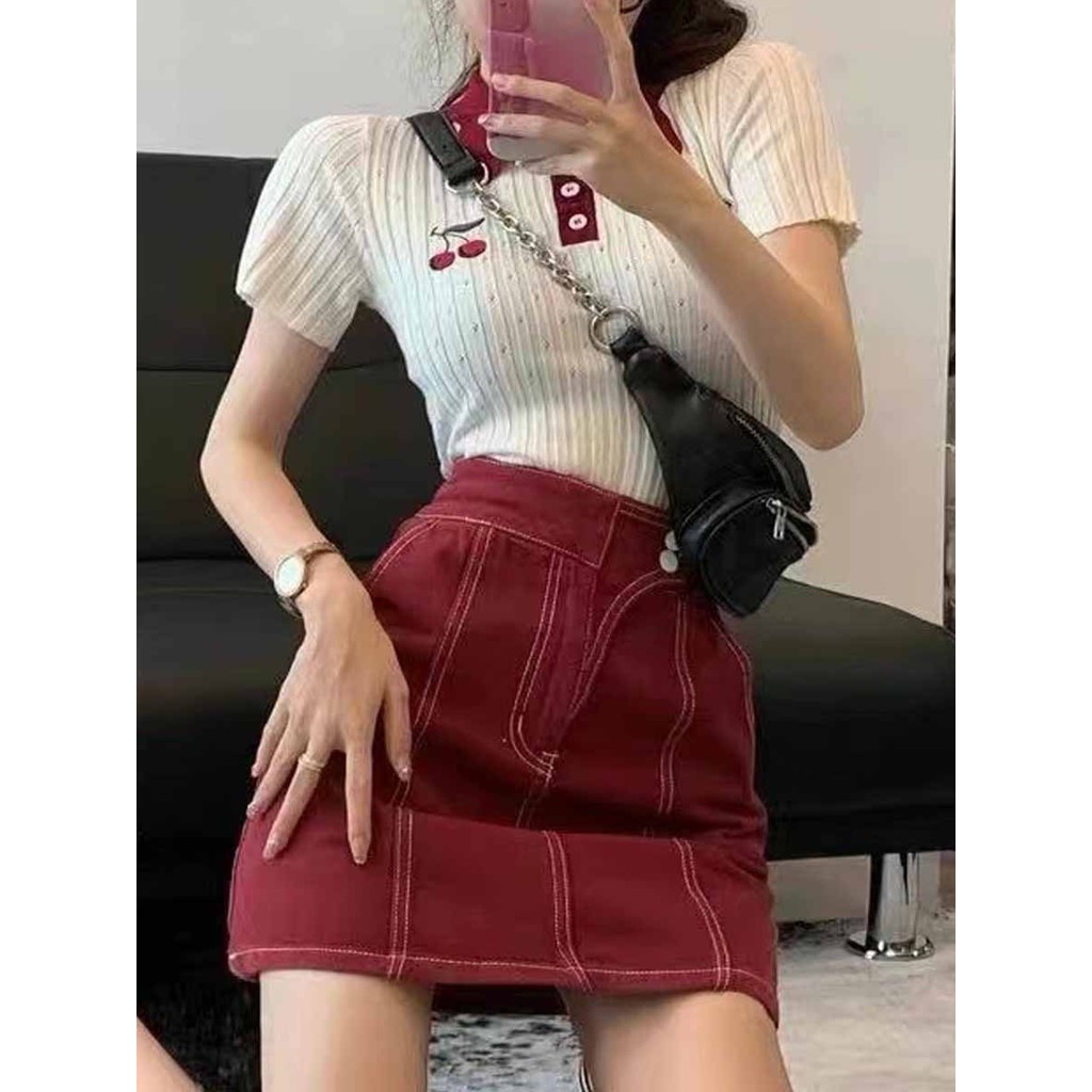 เสื้อแขนสั้นคอตุ๊กตาสไตล์ญี่ปุ่นคอตุ๊กตาสีตัดกันปักฉลุลายแฟชั่นแบบใหม่ฤดูร้อนสำหรับผู้หญิงผ้าทอขนแกะ