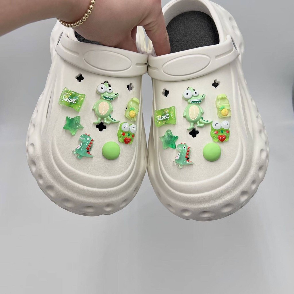 14 ชิ้น/เซ็ต Crocs Jibbitz Charms อุปกรณ์รองเท้า DIY แฟชั่นสีเขียวการ์ตูนรองเท้าหัวเข็มขัดสําหรับ Cr