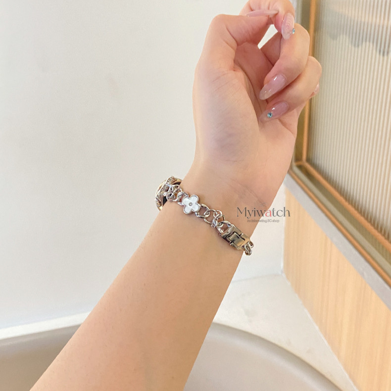 Clover Diamond Encrusted Metal Chain Starp สําหรับ iWatch series 11 10 9 S8 7 6 SE 5 4 3 42 มม.49 มม.46 มม.45 มม.44 มม.41 มม.40 มม.38 แฟนตาซีหวานสุภาพสตรีสายรัดข้อมือสําหรับ xiaomi NFC 10 9 8 Pro - รูปที่ 5