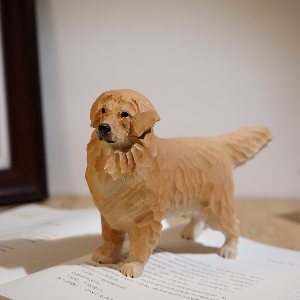 Dreamerhouse ทําด้วยมือไม้แกะสลักเครื่องประดับขนาดเล็กไม้แกะสลัก Golden Retriever ลูกสุนัขสัตว์เดสก์ท็อปตกแต่ง