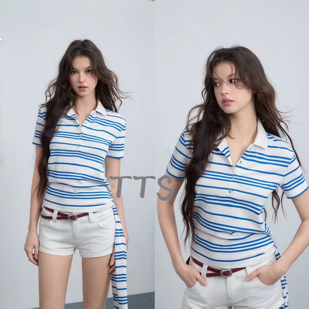 TTS🔥 เสื้อยืดคอโปโลลายทางสีน้ำเงิน ไหล่ตรง แขนสั้น ดีไซน์ฤดูร้อน ทรงริบบิ้น เอวเข้ารูป สำหรับผู้หญิง