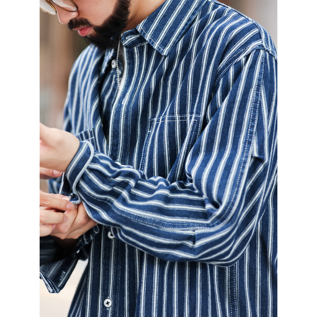 อเมริกันย้อนยุคแนวตั้งลายเสื้อเชิ้ตผู้ชายกว้างเล็กน้อยแขนยาวกระเป๋ากลางแจ้งลําลองแจ็คเก็ตยีนส์แจ็คเก็ตฤดูใบไม้ผลิ - รูปที่ 3