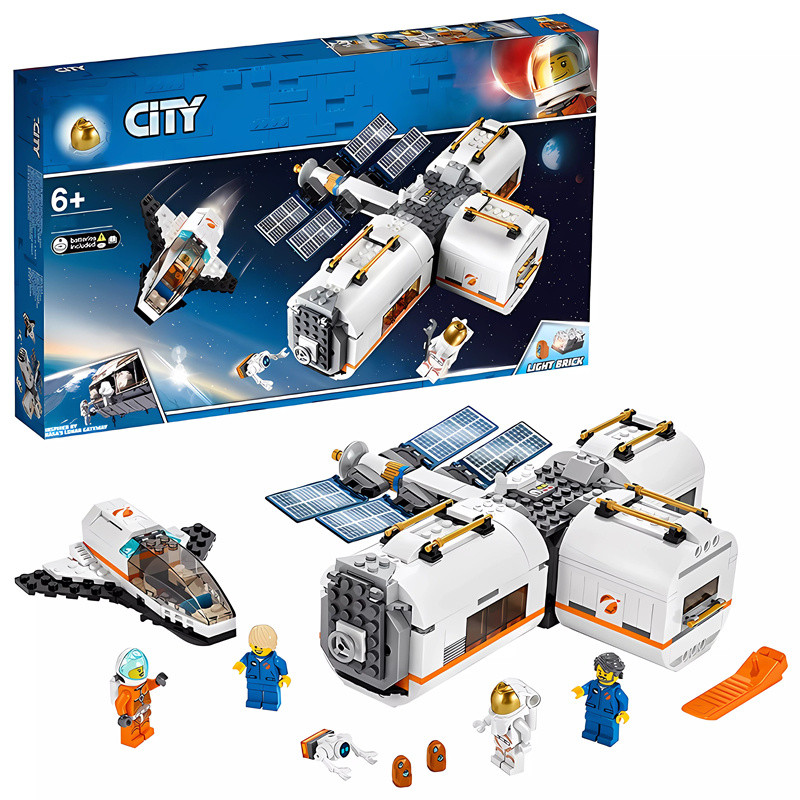 เข้ากันได้กับ Lego Moon Space Station City Space Series ฐานยานอวกาศประกอบของเล่นบล็อกตัวต่อ