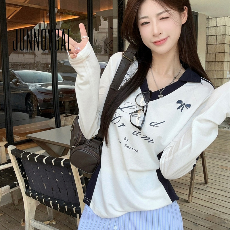 Junnovgal เสื้อยืดผู้หญิง V คอตัวอักษรการพิมพ์ 2024 แขนยาวลายทางสไตล์ใหม่