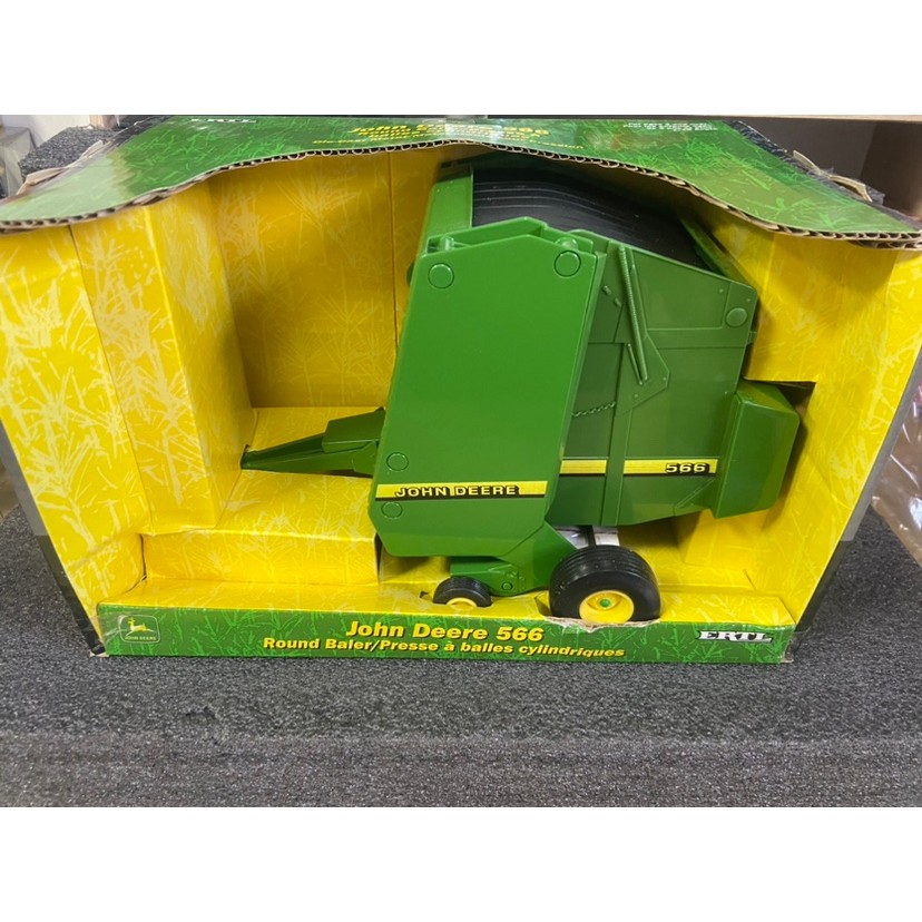 Ertl1/16 John Deere John Deere 566 Baler รถแทรกเตอร์ชุดหญ้า