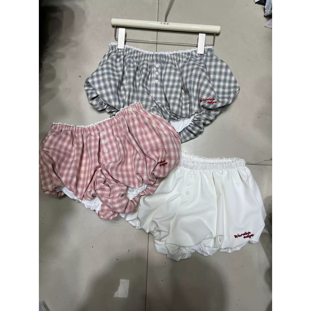 ลูกไม้เย็บปะติดปะต่อกันตัดลายสก๊อตดอกตูมกางเกงขากว้างสําหรับผู้หญิงในช่วงฤดูร้อนปี 2025 เวอร์ชั่นเกาหลี ย2เค กางเกงขาสั้นเอวต่ํา