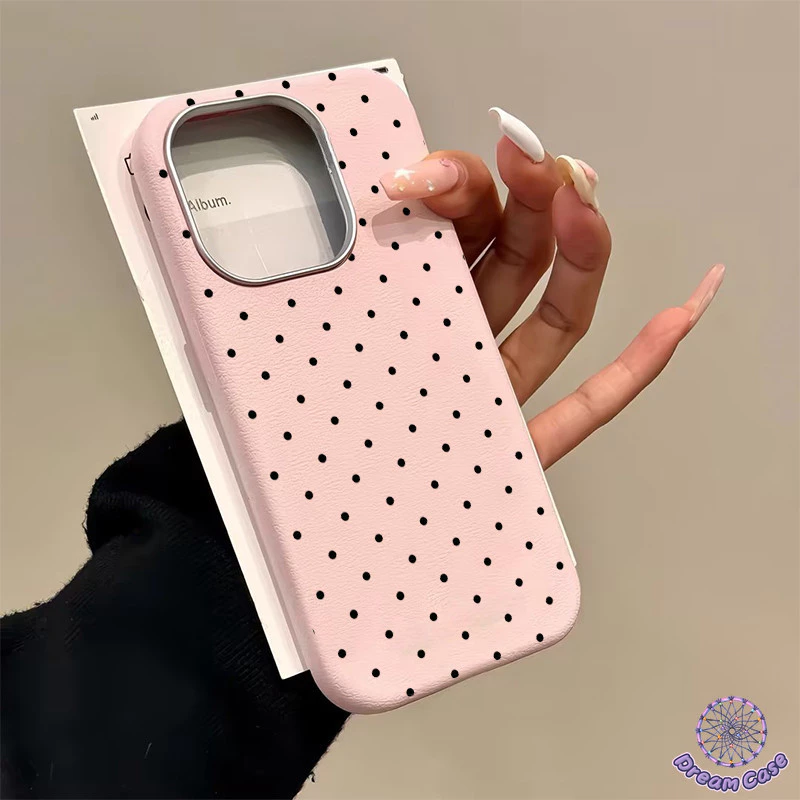เคสไอโฟน 11แฟชั่นลายจุดสีดำลายจุดหนังพื้นผิวนุ่ม สำหรับ IPhone 11 17 16 15 13 14 12 Pro Max 16 7 8 15 Plus SEปีใหม่ 2026