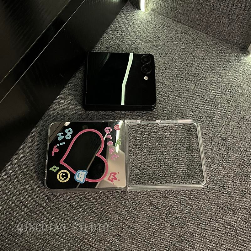 กระจกเกาหลี Graffiti สร้อยข้อมือหัวใจภาษาอังกฤษเคสโทรศัพท์เหมาะสําหรับ Samsung Galaxy ZFlip7 เชือกเส้นเล็กพับ Hard Shell สําหรับ Z Flip 7 6 7FE 5 4 3 5G แฟชั่นฝาครอบป้องกัน - รูปที่ 5