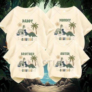 🔥พร้อมส่ง&COD🔥RINA STUDIO เสื้อผ้าพ่อแม่ลูกการ์ตูนไดโนเสาร์พิมพ์ครอบครัวจับคู่ชุดเสื้อเด็กวันเกิดปาร์ตี้ครอบครัวเสื้อยืด