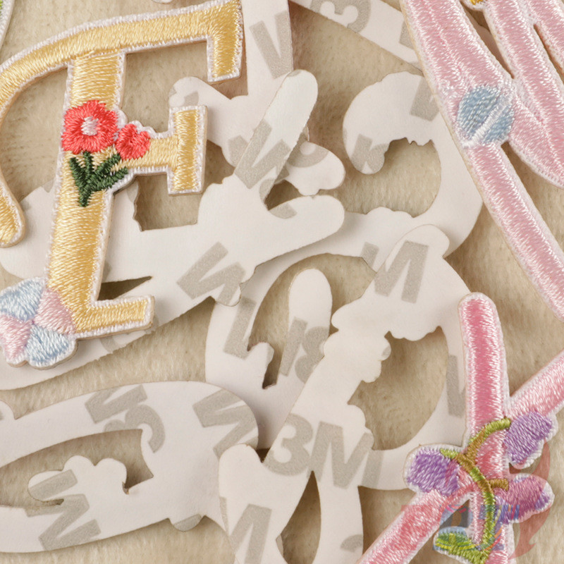 ☸ ดอกไม้ที่มีสีสันตัวอักษรภาษาอังกฤษแพทช์สติกเกอร์ติดด้วยตนเอง ☸ 1 ชิ้นตัวอักษร DIY เย็บปักถักร้อยเหล็กบนป้ายแพทช์ตกแต่งผ้า - รูปที่ 3