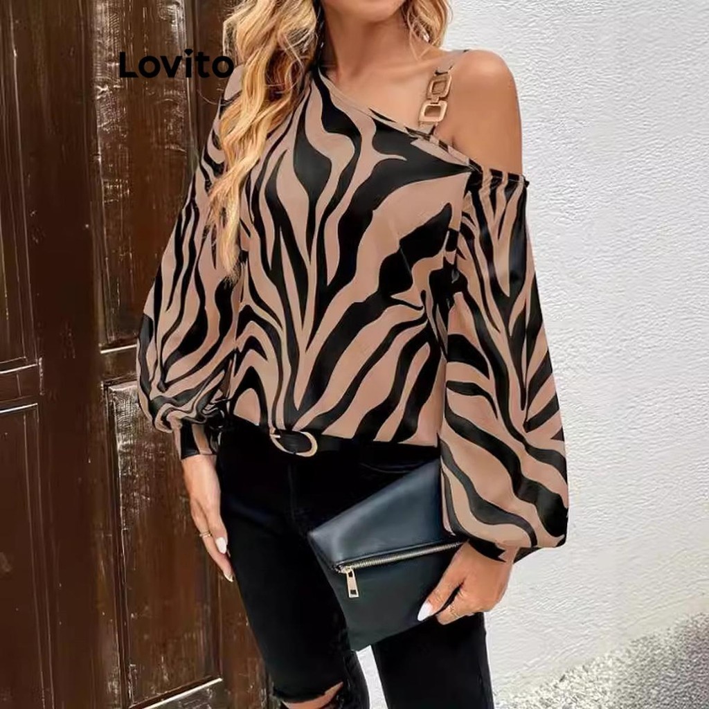 Lovito เสื้อเบลาส์ผู้หญิง เปิดไหล่ ลายม้าลาย สไตล์ลำลอง LNL64240