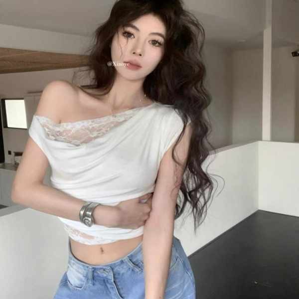 สตรีทแฟชั่น frenchy top เสื้อยืดแขนสั้นไหล่เฉียงสีขาวเย็บลูกไม้สำหรับผู้หญิงเสื้อตัวสั้นใส่แล้วดูผอม