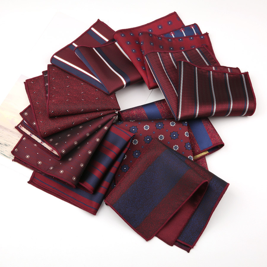 ผ้าเช็ดหน้าผู้ชาย ออกแบบสวยงามลายดอกไม้และเพชร เหมาะสำหรับสวมใส่ในงานพิเศษอย่างงานแต่งงาน