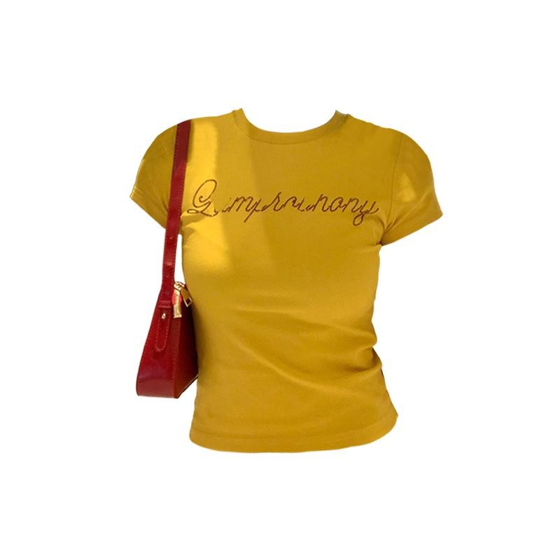 เสื้อยืดแขนสั้นทรงตรงลายตัวอักษรสีเหลืองสำหรับผู้หญิงในช่วงฤดูร้อนใหม่สไตล์สาวฮอตสไตล์ย้อนยุคอเมริกัน