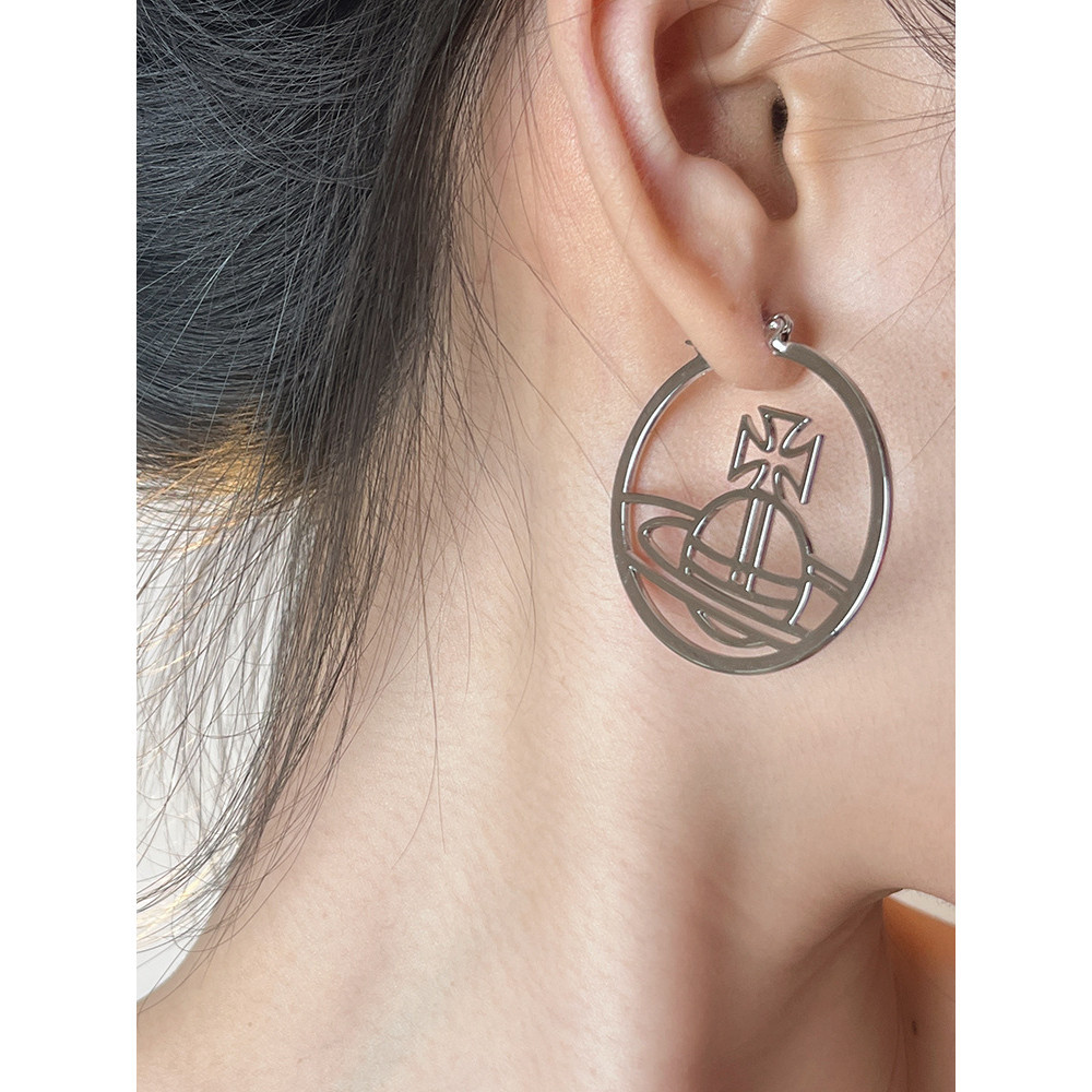 Vivienne Westwood Big Circle Hollow Saturn ต่างหู NANA SPACE Saturn Series สไตล์ใหม่ 925 ต่างหูเงินเข็มหญิง