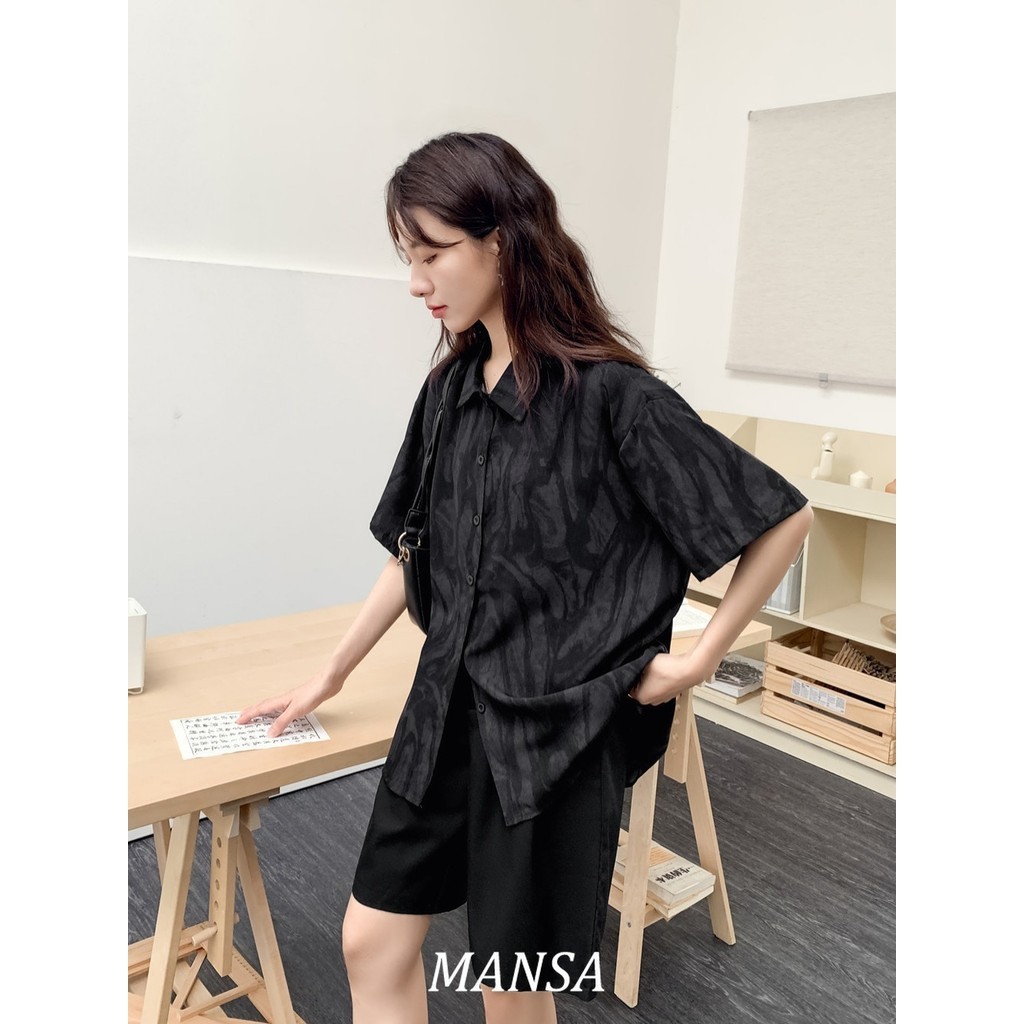 MANSA black short-sleeved shirt เสื้อโอเวอร์ไซส์ เสื้อเชิ้ต เสื้อผ้าแฟชั่นผู้หญิง