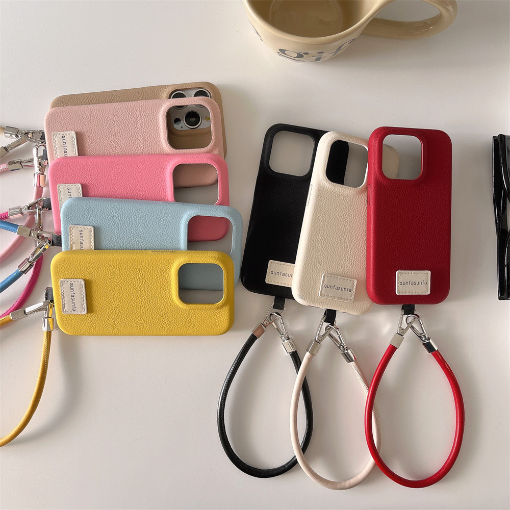 ปลอก สายรัดข้อมือหนังหรูหราโซ่ iphone 13 pro max 12 pro max 15 pro max 15 14promax หนังย้อนยุคเคสปกแข็ง