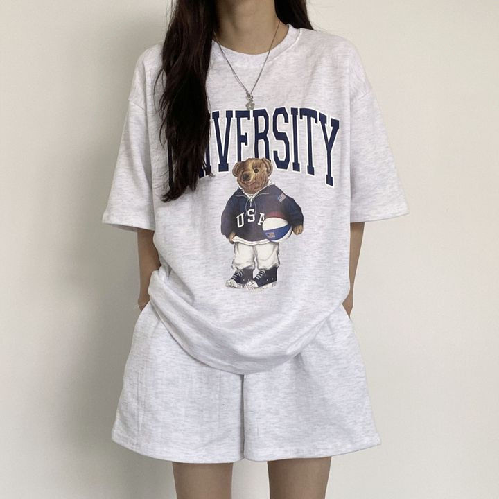 ชุดกีฬาผู้หญิงรุ่นใหม่ฤดูร้อนแฟชั่นสไตล์เกาหลีหลวมแขนสั้นเสื้อยืดกางเกงขาสั้นลำลองชุดสองชิ้นสไตล์ตะวันตกกำมะหยี่ I hee yegm