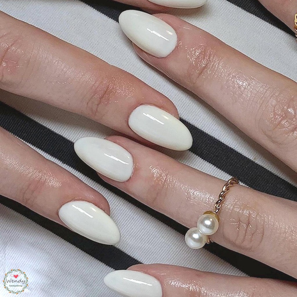 BLNAIL ล็บปลอม เล็บปลอมสั้นอัลมอนด์สีขาวหวานและมีเสน่ห์เล็บปลอมแบบใช้ซ้ําได้