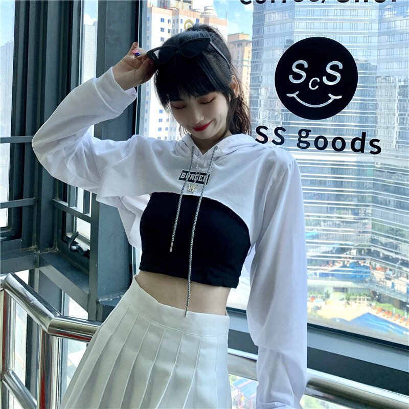 ผู้หญิงสั้นด้านบนบางแขนยาวเสื้อยืดเสื้อกันหนาวหมวกเสื้อ