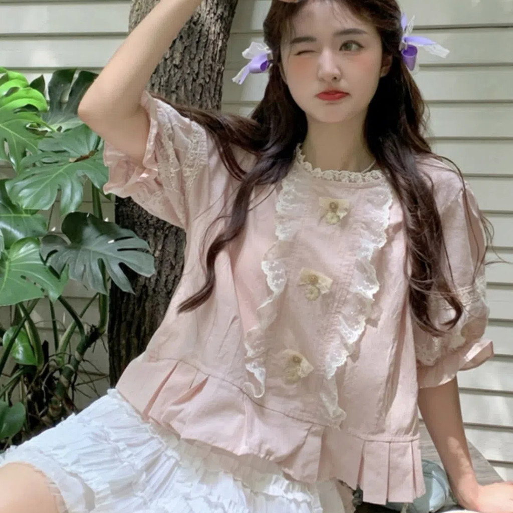 ลมหวานลูกไม้ลูกไม้ขนาดเล็กประกบเสื้อแขนสั้นหญิงฤดูร้อนขนาดบวกสลิมฟิตสั้นด้านบน