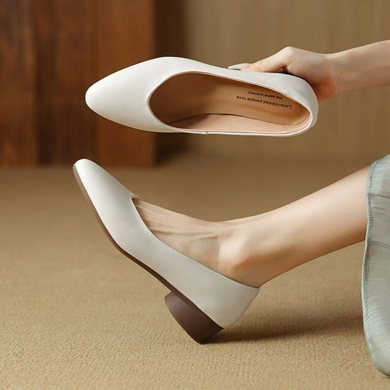รองเท้าหนังแฟชั่นสตรี รองเท้าส้นสูงหัวแหลม หนังนุ่ม ใส่สบาย