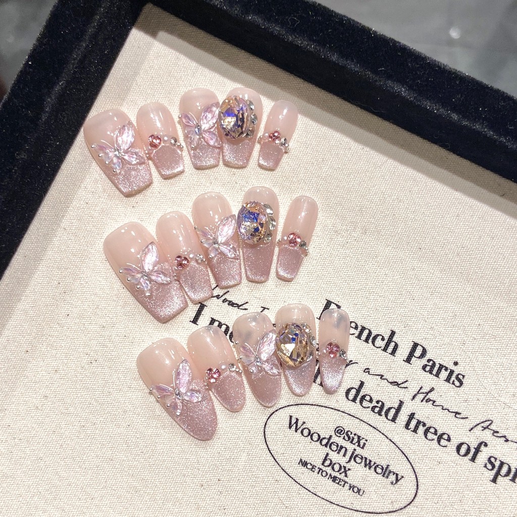 [ฟรีชุดเครื่องมือ COD] แฮนด์เมดรูปไข่/สี่เหลี่ยมคางหมูรูปร่างประดิษฐ์เล็บบลัชออแมวตามือวาดน้ำแข็งคริสตัลสามมิติผีเสื้อส่องไฟเล็บปลอมกดบนเล็บนำมาใช้ใหม่
