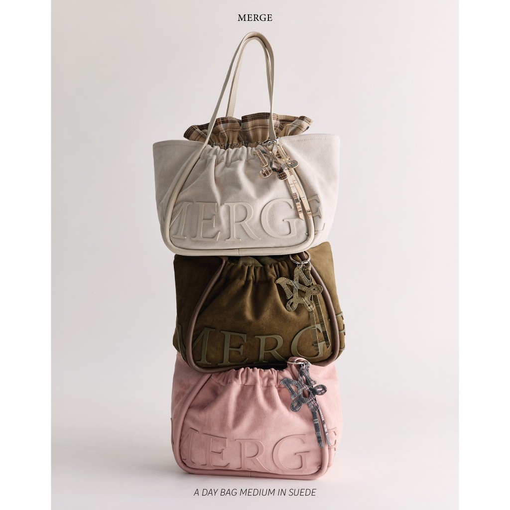 【สินค้าพร้อมส่ง】💯แท้ MERGE A Day Bag Medium’ in suede กระเป๋าสะพายไหล่ - รูปที่ 5