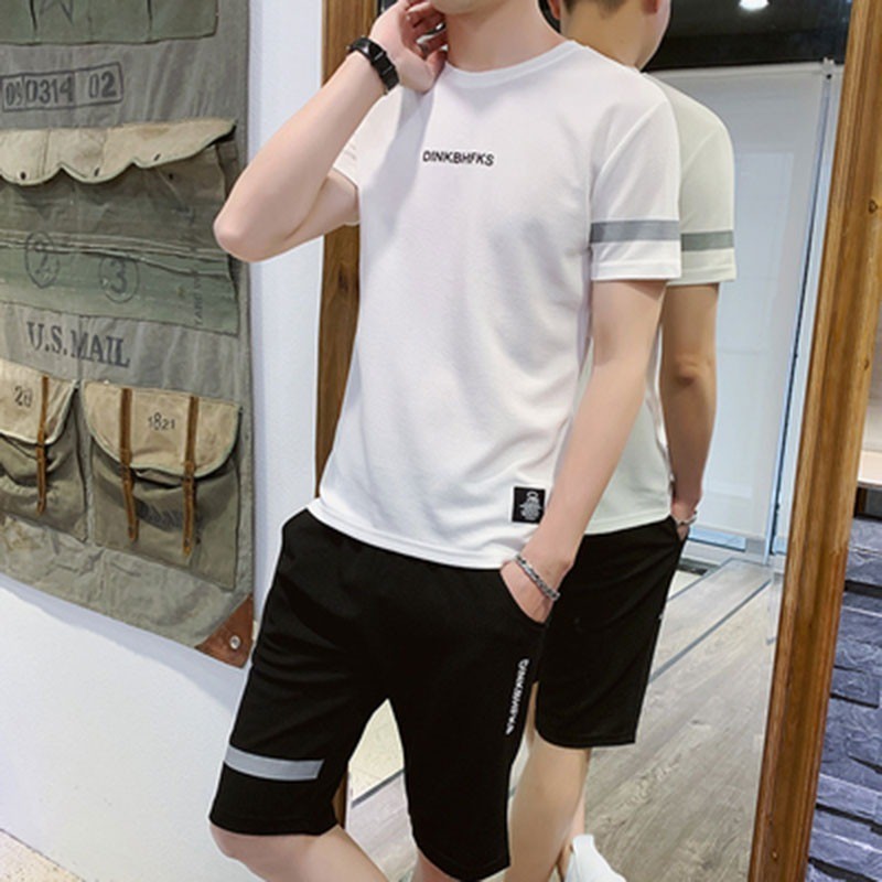 M-4XL ผู้ชาย เสื้อยืดแขนสั้น + กางเกงขาสั้นสไตล์เกาหลี ชุดสองชิ้นสำหรับฤดูร้อน