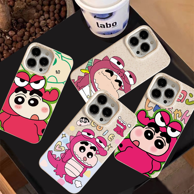 ชุดตุ๊กตาจระเข้ลายการ์ตูนสุดน่ารั เคสชินจัง เป็นมิตรกับสิ่งแ เคสiPhone 16 11 15 14 13 12 Pro MAX XS X XR MAX 16 8 7 Plus