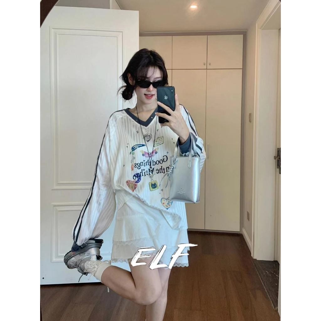American Fun Pattern Print Blokette Sports เสื้อยืดแขนยาวคอวีผู้หญิง