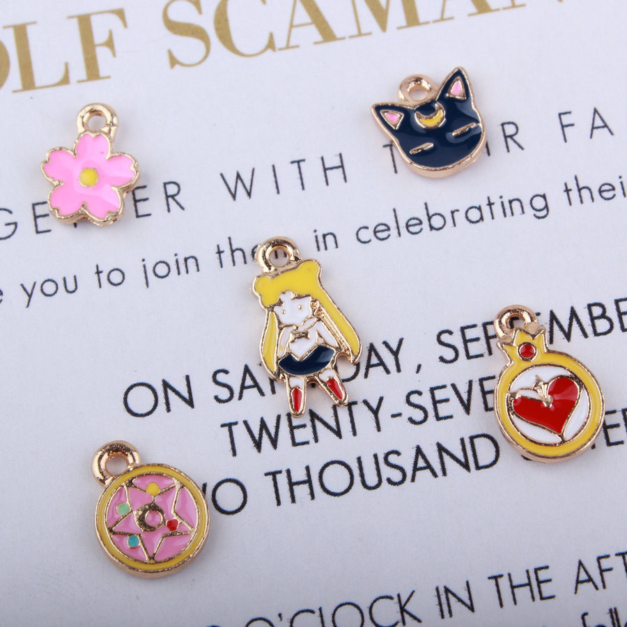 2 ชิ้น/ล็อตการ์ตูน Sailor Moon โลหะผสมเคลือบจี้ DIY เครื่องประดับอุปกรณ์เสริม Charms สําหรับผู้หญิง, Key Chain/ต่างหู/สร้อยคอจี้ Handmade DIY เครื่องประดับ 067