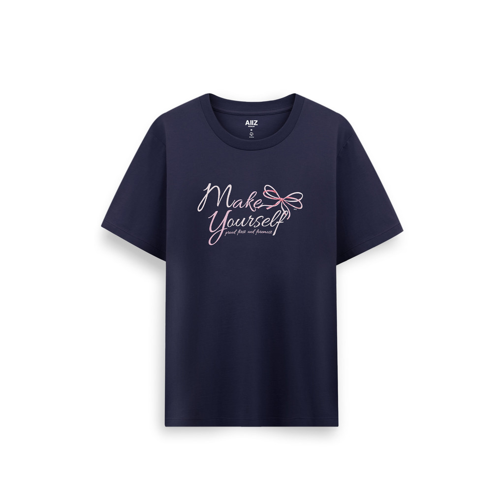 AIIZ (เอ ทู แซด) - เสื้อยืดคอกลมผู้หญิง พิมพ์ลายกราฟิก Women's Bow Ribbon Graphic T-Shirt