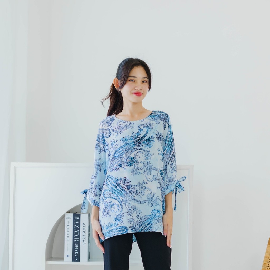 FAME - เสื้อเบลาส์ Yejin พิมพ์ลายดอกไม้ - 9211685